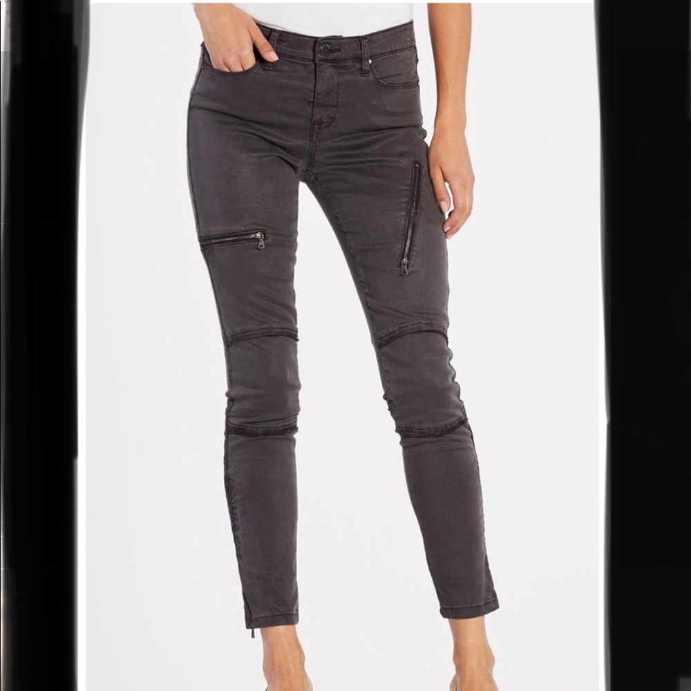 BLANKNYC - Biker Skinny w/ Zippers